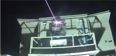 Blade svetlobe: razpravljanje o prvencu laserskega orožja na paradi vojne odp...